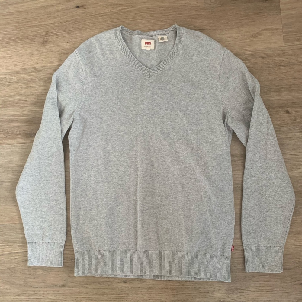 V neck sweater by Levi’s
